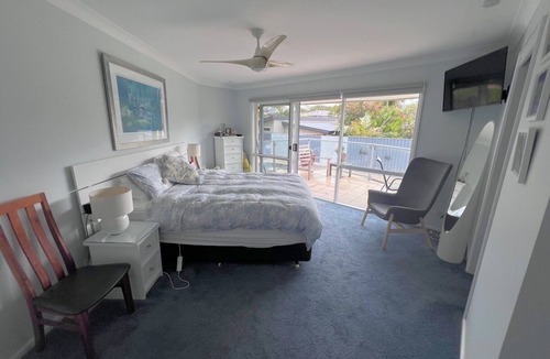 Cromer House | 3 bedroom house. 3 km to Dee Why beach.