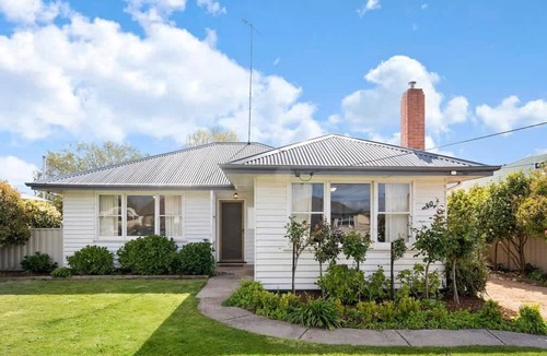 Alfredton House | 3 Bedroom House At Ballarat Lake Wendouree
