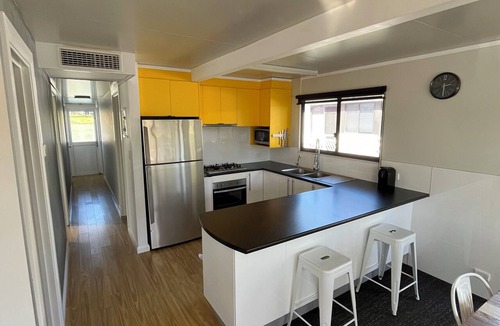 Punyelroo Boat Rental | 3-bedroom house boat in beautiful Swan Reach with beautiful Murray River views.
