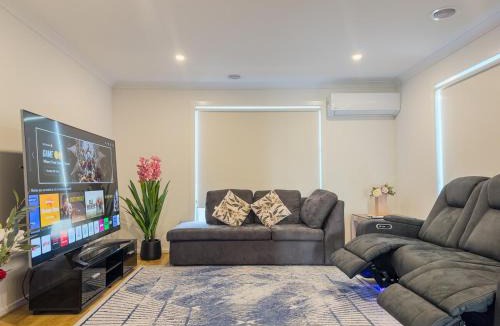 Clyde North Villa | 3-Bedroom Modern Home in Clyde North