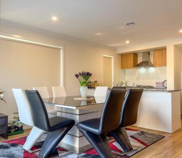 Clyde North Villa | 3-Bedroom Modern Home in Clyde North