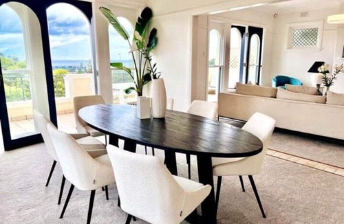 Manly House | 3-bedroom ocean-view home, walk to beach