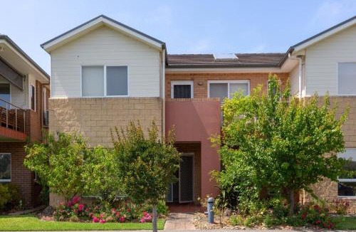 Bonbeach House | 3 bedroom Townhouse next to River East Melbourne