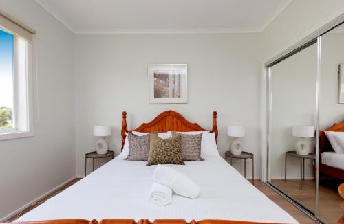 Bonbeach House | 3 bedroom Townhouse next to River East Melbourne