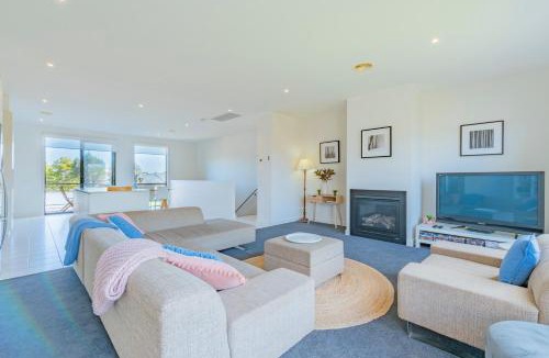 Torquay House | 3 Bedroom Townhouse - Pool and Tennis Court Access