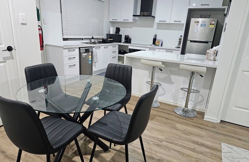 Strathalbyn Ski Chalet | 3 Bedroomed Deluxe Holiday and Business Villa