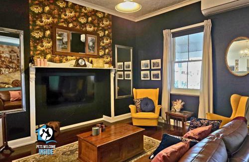 Lamington House | 3 BR Little Addis Cottage in Historic Kalgoorlie