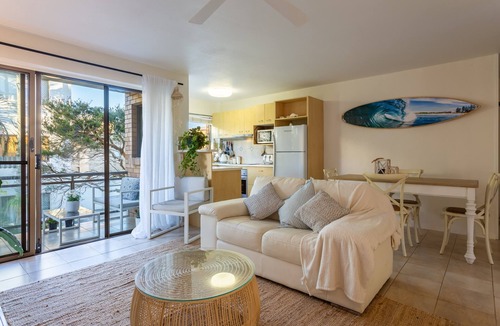 Maroochydore Apartment | 3 Stillbreeze - Coastal style two bedroom unit close to beach and river