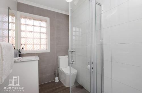 Brunswick East House | 30 Percent OFF 107 Entire Guesthouse Queen BR with Fast WiFi - Brunswick East