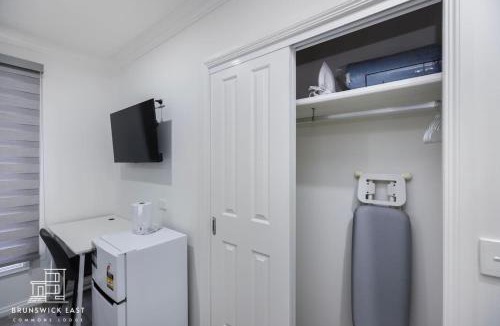 Brunswick East House | 30 Percent OFF 203 Premium Queen BR with Fast WiFi - Brunswick East