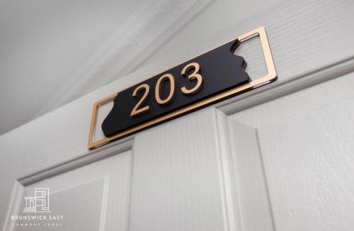 Brunswick East House | 30 Percent OFF 203 Premium Queen BR with Fast WiFi - Brunswick East