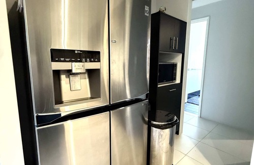 Secret Harbour House | 31 Kids, Coast & Chill - 4BR Parking & Theatre Rm
