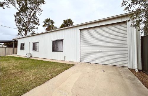 Moranbah House | 31B Leichhardt Drive Your home away from home