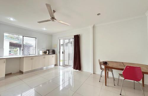Moranbah House | 31B Leichhardt Drive Your home away from home