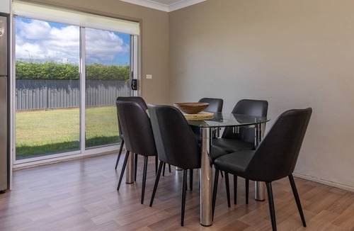 Forster House | 32 Colliton Parade - A stroll to north One Mile Beach.