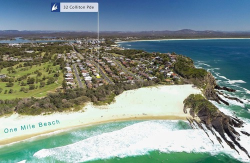 Forster House | 32 Colliton Parade - A stroll to north One Mile Beach.