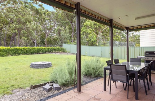 Shoal Bay House | 32 Degrees South, 40 Government Rd - Pet Friendly, Linen, Air Con, WiFi
