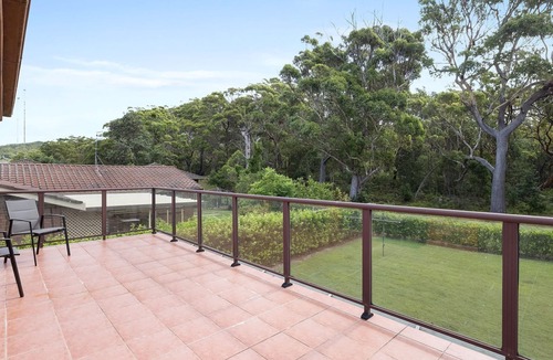 Shoal Bay House | 32 Degrees South, 40 Government Rd - Pet Friendly, Linen, Air Con, WiFi