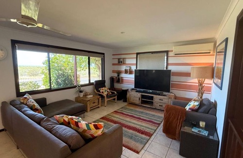 Exmouth House | 36 Tambor Drive - With Pool and Jaccuzzi