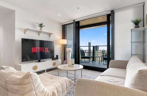 Docklands Apartment | 39th floor luxurious spacious apartment