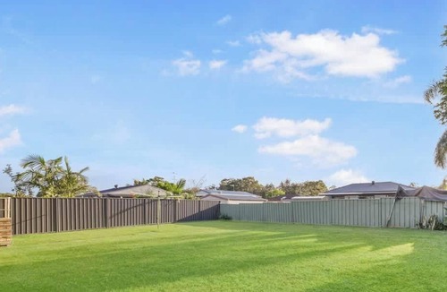 San Remo House | 3B Beach walk | Private backyard + parking