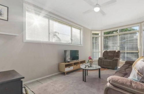 San Remo House | 3B Beach walk | Private backyard + parking