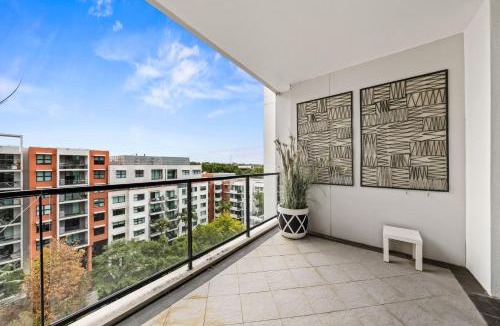 Ultimo Apartment | 3BR Apartment with secure Parking & Walk to Darling Harbour, ICC & CBD