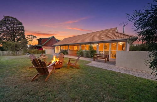 Seven Mile Beach House | 3BR Beach House Near Hobart BBQ Firepit Parking