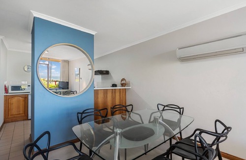 Encounter Bay Apartment | 3BR Beachfront Apt 'By the Sea' – Ocean Views, Near The Bluff | Ideal for Extended Staysff |