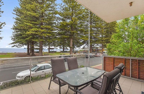 Victor Harbor Apartment | 3BR Breeze Beachfront Apt no 1 – Esplanade Views, Balcony, Secure Parking | Ideal for Extended Stays