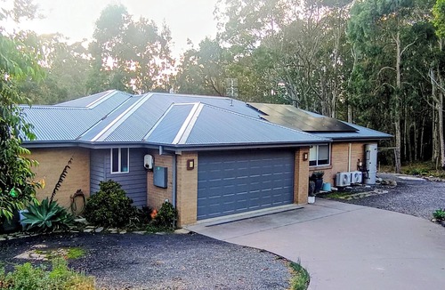 North Batemans Bay House | 3BR Bushland Retreat, Relax/Professional Stay–near the bay & CBD/Private Deck