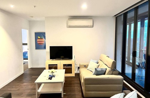 Melbourne Central Business District Apartment | 3BR City View Apartment CBD
