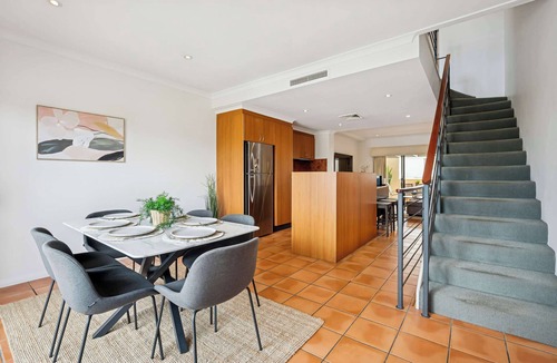 East Perth House | 3BR | City Views | 2 Car Park | Fast Wifi