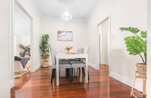 Geraldton House | 3BR Coastal Cottage | Private Garden | Beach Walk