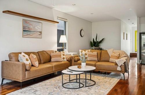 North Fremantle House | 3BR Coastal Retreat Ocean & Bay with Workspace