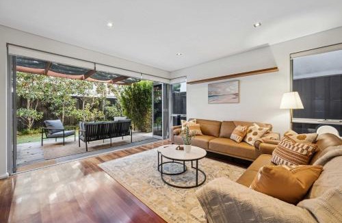 North Fremantle House | 3BR Coastal Retreat Ocean & Bay with Workspace