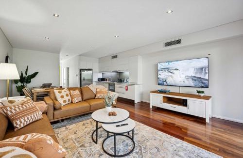 North Fremantle House | 3BR Coastal Retreat Ocean & Bay with Workspace