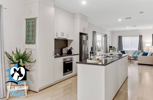 McCracken House | 3BR Contemporary Home with SeaViews