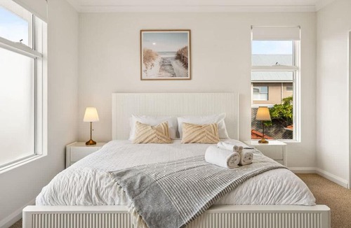 Doubleview House | 3BR Family Home Near Scarborough Beach Perth