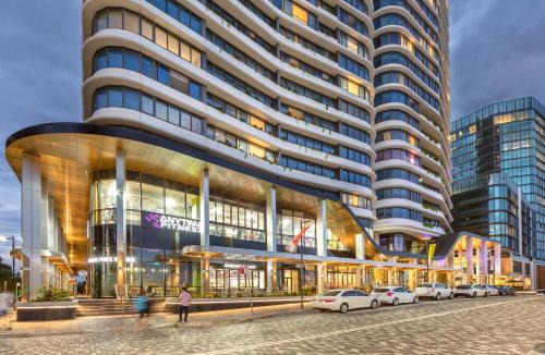 Wentworth Point Apartment | 3BR Heart of Wentworth Point with Views
