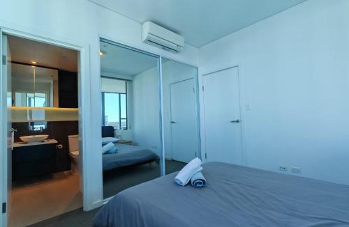 Wentworth Point Apartment | 3BR Heart of Wentworth Point with Views