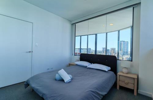 Wentworth Point Apartment | 3BR Heart of Wentworth Point with Views