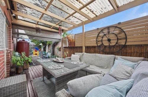 Ballarat House | 3BR Home 4mins drive to Sovereign Hill & Lake Wendouree with Free Parking