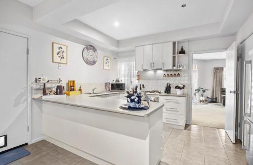Ballarat House | 3BR Home 4mins drive to Sovereign Hill & Lake Wendouree with Free Parking