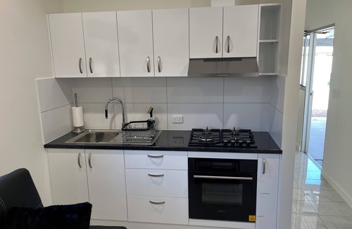 Braitling Apartment | 3km from CBD. 4-year-old, modern, self-contained unit with a homely touch.