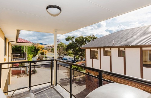 Jindabyne Apartment | 4/1 Penders Court - nestled in a quiet street
