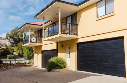 Jindabyne Apartment | 4/1 Penders Court - nestled in a quiet street