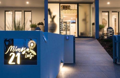 Hyams Beach House | 4 BDR - 4PM Checkout - 250m to Beach - Outdoor spa - Book 3 Nights, Pay for 2 until 24 September 2026