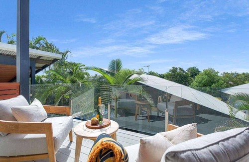 Cable Beach House | 4 Bedroom 2 Bathroom Luxury House with Pool (Sleeps 10)