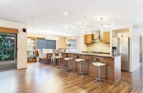 Narre Warren South House | 4 bedroom house in Berwick springs